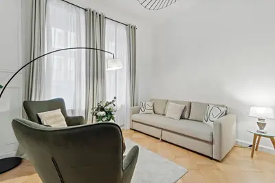 Ein Sitzbereich in der Unterkunft 2 Minutes from the U1 - long-stay comfort for expats