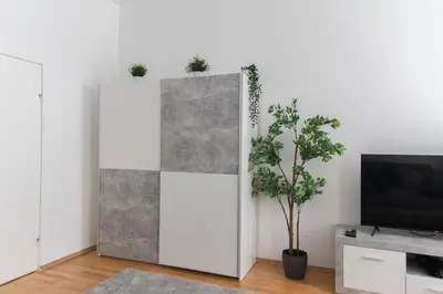 TV/Unterhaltungsangebot in der Unterkunft 2 Minutes from the U1 - long-stay comfort for expats