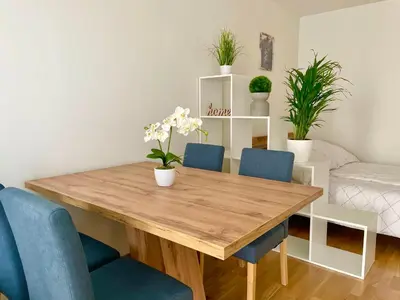 Ein Sitzbereich in der Unterkunft 55 m2 Stylish Apartment with Balcony & Free Parking