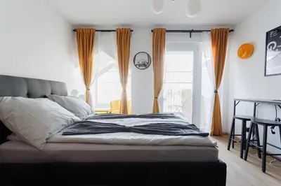 Ein Bett oder Betten in einem Zimmer der Unterkunft Luxury Modern Apartment with Balcony