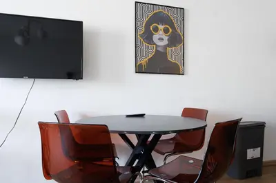 TV/Unterhaltungsangebot in der Unterkunft Luxury Modern Apartment with Balcony