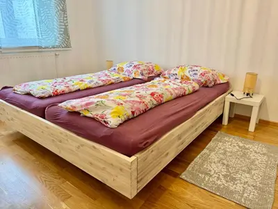 Ein Bett oder Betten in einem Zimmer der Unterkunft Happy Home near Airport - Free Parking