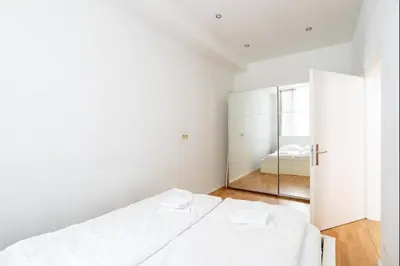 Ein Bett oder Betten in einem Zimmer der Unterkunft Central Stone Stylish Apartment