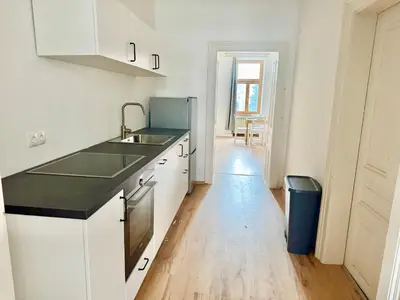 Küche/Küchenzeile in der Unterkunft 105 m2 Renovated Apartment Near Metro
