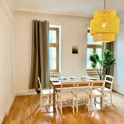 105 m2 Renovated Apartment Near Metro