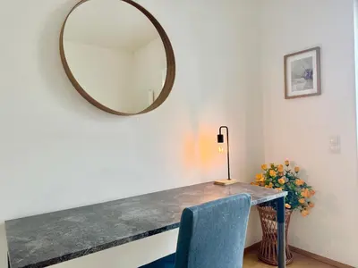 Ein Sitzbereich in der Unterkunft 145 m2 4-Bedroom Apartment with Balcony & Free Parking