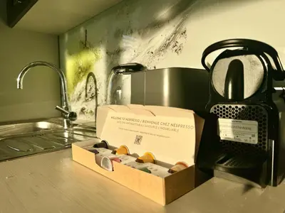 Kaffee-/Teezubehör in der Unterkunft 145 m2 4-Bedroom Apartment with Balcony & Free Parking