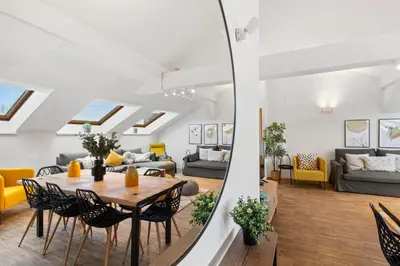 Ein Sitzbereich in der Unterkunft Long Term Rental - 1BR Near Stadthalle
