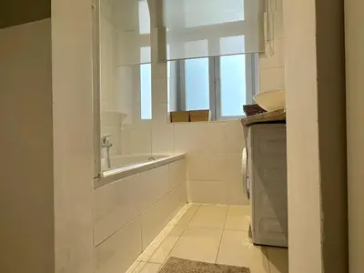 Ein Badezimmer in der Unterkunft Near City Center - Danube Canal - Long Stays