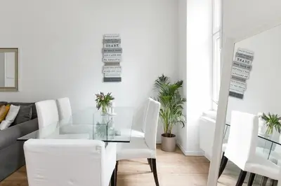 Ein Sitzbereich in der Unterkunft Near City Center - Danube Canal - Long Stays