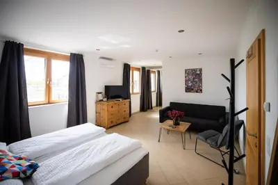 Ein Bett oder Betten in einem Zimmer der Unterkunft Strommer wine das Gästehaus
