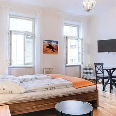Elegance 2 BR Apt At Vienna's Center City