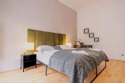 Ein Bett oder Betten in einem Zimmer der Unterkunft Bright and Cozy 2-Bedroom Apartment in Vienna
