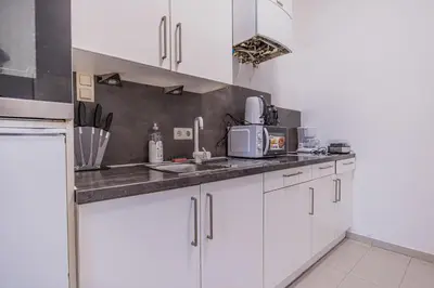 Küche/Küchenzeile in der Unterkunft Bright and Cozy 2-Bedroom Apartment in Vienna