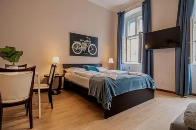 Ein Bett oder Betten in einem Zimmer der Unterkunft Cozy & Stylish Long-Term 1-BR Studio Retreat