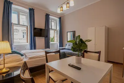 Ein Bett oder Betten in einem Zimmer der Unterkunft Cozy & Stylish Long-Term 1-BR Studio Retreat