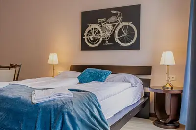 Ein Bett oder Betten in einem Zimmer der Unterkunft Cozy & Stylish Long-Term 1-BR Studio Retreat
