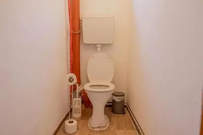 Ein Badezimmer in der Unterkunft Beautiful 1BR Retreat Close to Wiener Stadthalle