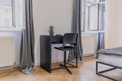 Ein Sitzbereich in der Unterkunft Comfortable 2BR Apartment Near Burggasse