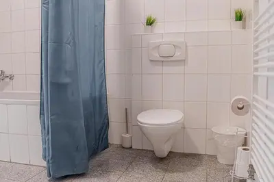 Ein Badezimmer in der Unterkunft Comfortable Two Bedroom Apartment for Long Stays
