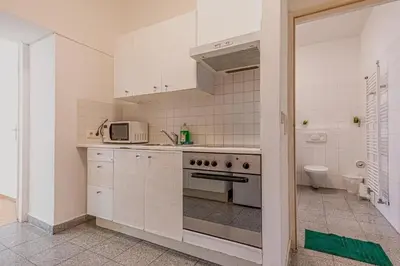 Küche/Küchenzeile in der Unterkunft Comfortable Two Bedroom Apartment for Long Stays