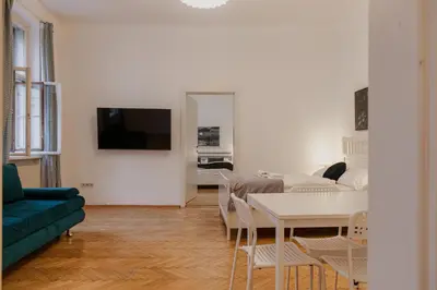 Küche/Küchenzeile in der Unterkunft Deluxe 3BR Apt Wiener Stadthalle