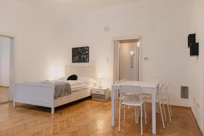 Ein Bett oder Betten in einem Zimmer der Unterkunft Deluxe 3BR Apt Wiener Stadthalle