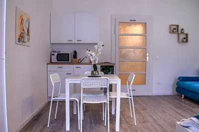 Küche/Küchenzeile in der Unterkunft Modern Apartment in Wiener Stadthalle Area