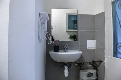 Ein Badezimmer in der Unterkunft Modern Apartment in Wiener Stadthalle Area