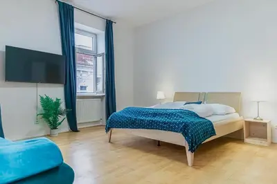 Ein Bett oder Betten in einem Zimmer der Unterkunft Spacious & Elegant 2BR Apartment Near Wiener Stadthalle