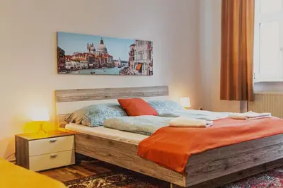 Ein Bett oder Betten in einem Zimmer der Unterkunft Cozy 2BR Apartment Very Central, Ideal for Long Stays