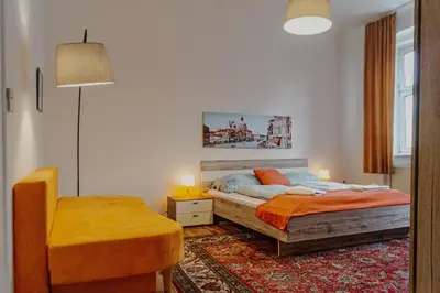 Ein Bett oder Betten in einem Zimmer der Unterkunft Cozy 2BR Apartment Very Central, Ideal for Long Stays