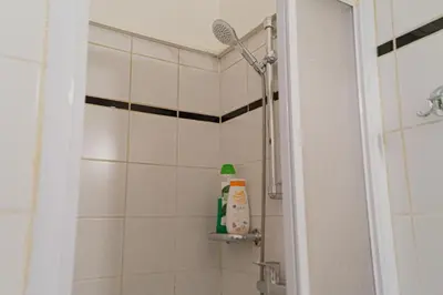 Ein Badezimmer in der Unterkunft Cozy 2BR Apartment Very Central, Ideal for Long Stays