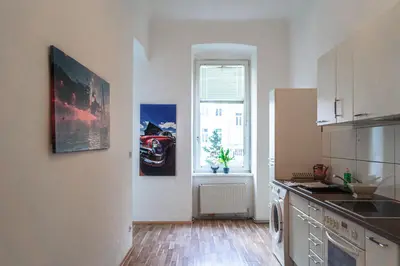 Küche/Küchenzeile in der Unterkunft Stylish 3BR Apt with LR near Wiener Stadthalle