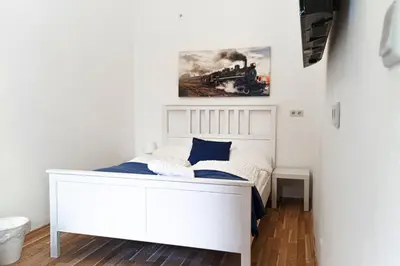 Ein Bett oder Betten in einem Zimmer der Unterkunft Stylish 3BR Apt with LR near Wiener Stadthalle