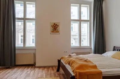 Ein Bett oder Betten in einem Zimmer der Unterkunft Spacious Three Private Rooms in a Shared Apartment in Vienna