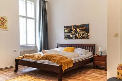 Ein Bett oder Betten in einem Zimmer der Unterkunft Spacious Three Private Rooms in a Shared Apartment in Vienna
