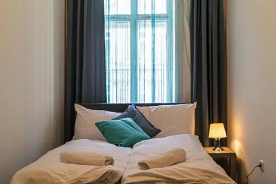 Ein Bett oder Betten in einem Zimmer der Unterkunft Spacious Three Private Rooms in a Shared Apartment in Vienna