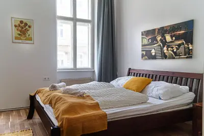 Ein Bett oder Betten in einem Zimmer der Unterkunft Spacious Three Private Rooms in a Shared Apartment in Vienna