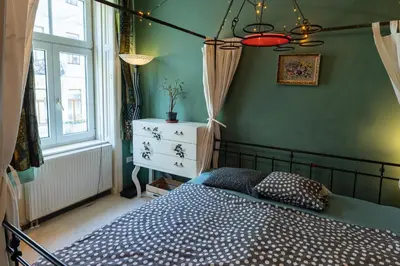 Ein Bett oder Betten in einem Zimmer der Unterkunft Cosy & Convenient Viennese Charm
