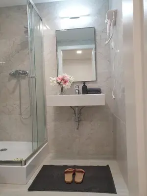 Ein Badezimmer in der Unterkunft AKH Apartments