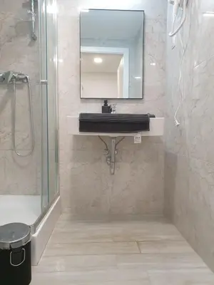 Ein Badezimmer in der Unterkunft AKH Apartments