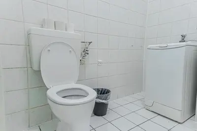 Ein Badezimmer in der Unterkunft Spacious Two Bedroom Apartment Near Stadthalle
