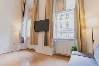 TV/Unterhaltungsangebot in der Unterkunft Spacious Two Bedroom Apartment Near Stadthalle