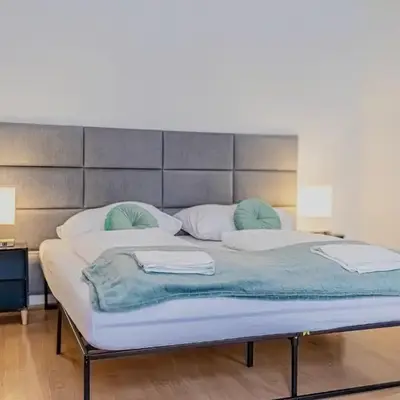 Spacious Two Bedroom Apartment Near Stadthalle