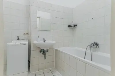Ein Badezimmer in der Unterkunft Spacious Private Rooms in a Shared Apartment in Vienna