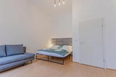 Ein Bett oder Betten in einem Zimmer der Unterkunft Spacious Private Rooms in a Shared Apartment in Vienna