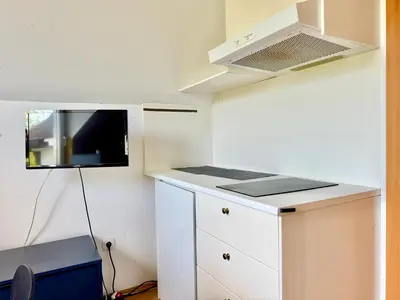 Küche/Küchenzeile in der Unterkunft Cozy City Apartment - Free Parking & Fitness
