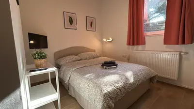 Ein Bett oder Betten in einem Zimmer der Unterkunft Cozy City Apartment - Free Parking & Fitness