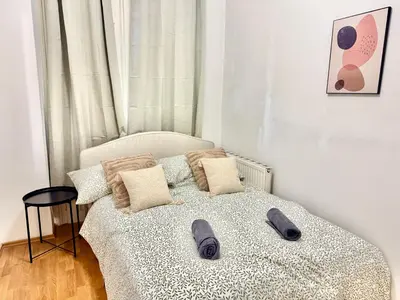 Grundriss der Unterkunft 4 Bedroom Apartment with Backyard